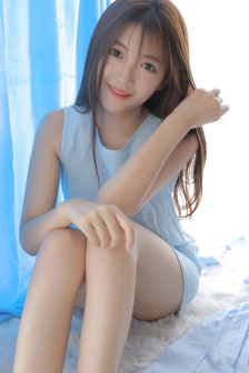 美女脱一光二净照片